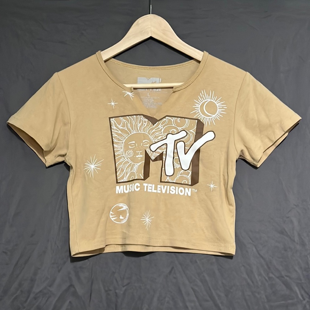 Super cute MTV baby tee 📺🤩